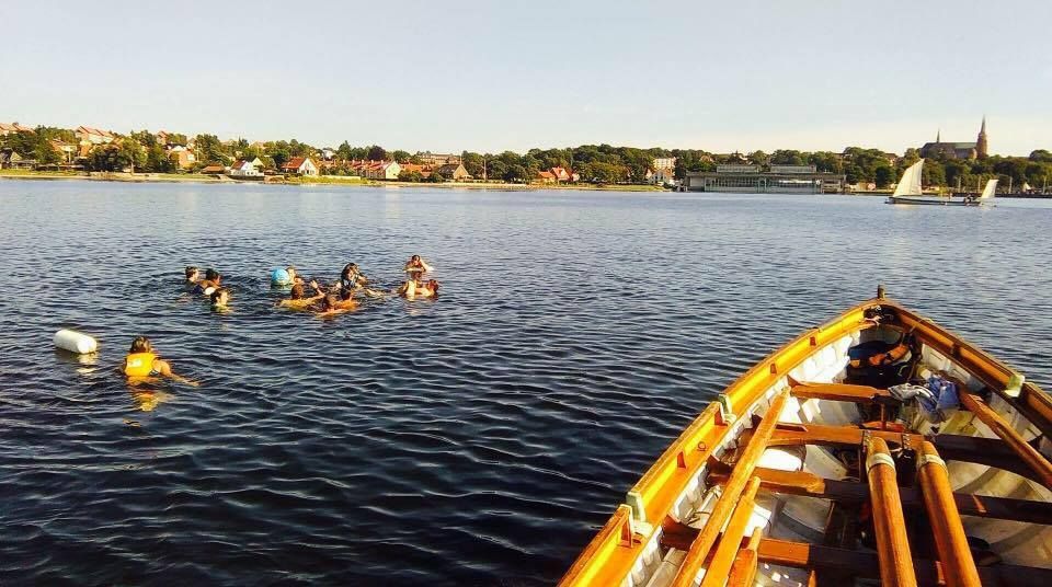 Baignade dans le Fjord avec la french crew et les méduses !